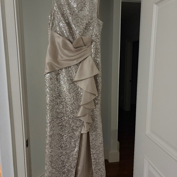 Dress - Picture 1 of 3